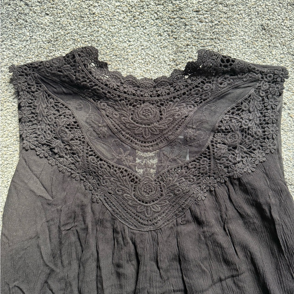 Torrid Black Midi Gauze Crinkle Dress with Lace Yoke Size 1X - Picture 3 of 4